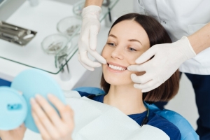 Veneers Vs. Dental Bonding Veneers Vs. Dental Bonding